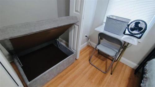 View, Cozy and Private Pryor Street Retreat Room 2 Shared Bathroom in Mechanicsville