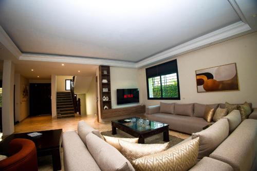 Villa avec piscine et sauna 8 chambres proche commodité et Casa Finance City, Casablanca