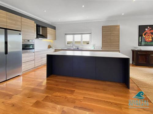 Kitchen, The Vista at Surf Beach - Linen Included in Surf Beach