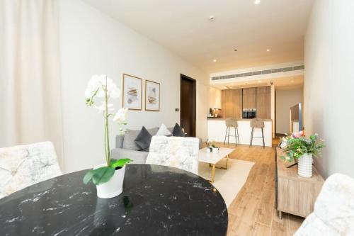 CitiHome - Elegant Retreat in the Heart of Dubai Marina - Flexible Stay near Bubbalicious