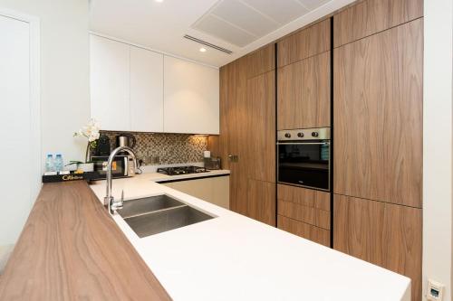 CitiHome - Elegant Retreat in the Heart of Dubai Marina - Flexible Stay near Bubbalicious