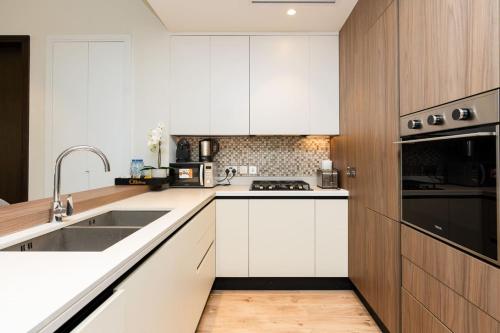 CitiHome - Elegant Retreat in the Heart of Dubai Marina - Flexible Stay near Bubbalicious