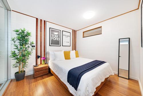 DREWS CBD Central Haven 3 min to Oxford St in Surry Hills