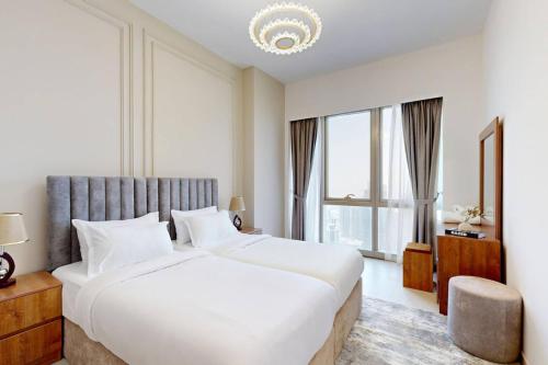 NEXT TO DUBAI MALL AND BURJ 2 BR SEA VIEW - main image