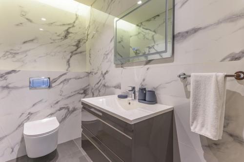 Achrafieh Gate - Modern 3-BR Apartments & Balconies - image 12