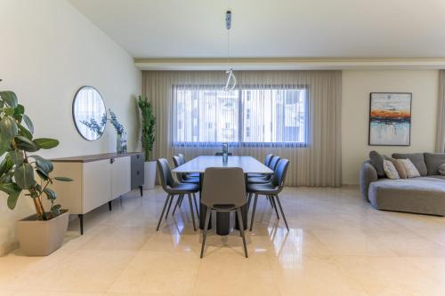 Achrafieh Gate - Modern 3-BR Apartments & Balconies - image 2