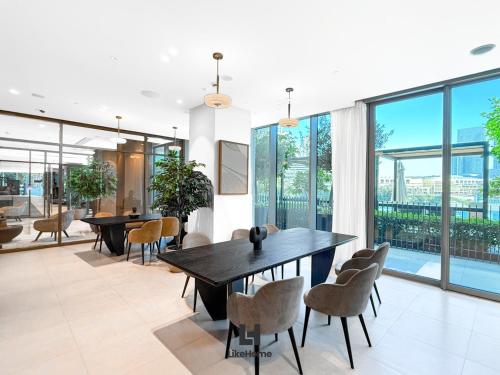 Best Burj Khalifa Skyline View Huge 3BR Like Home - image 13