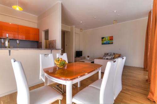 مطبخ, Apartments Location by Chabad House in Zavala