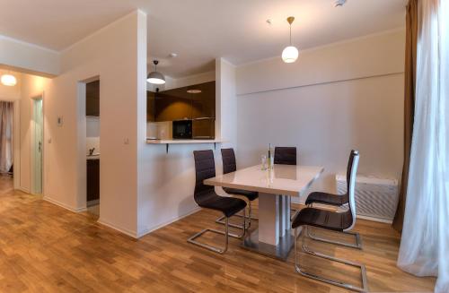 مطبخ, Apartments Location by Chabad House in Zavala