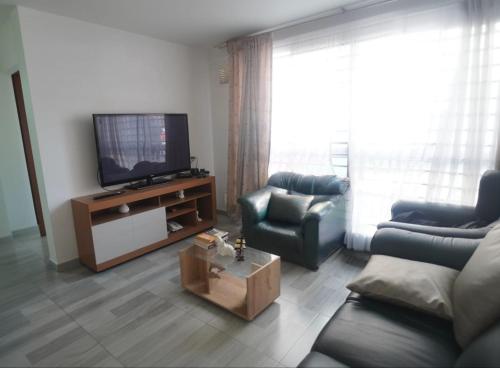Habitación privada en Hayuelos Cerca del aeropuerto