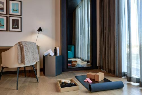 room detail thumbnail 1
