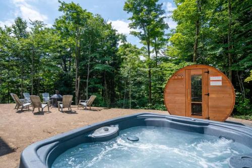 Le Greenwood 2 - Sauna - Spa - Mountain View in Saint-Faustin-Lac-Carré (QC)