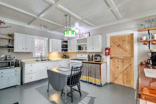 Green Mountain Views! Lowell Getaway Near Skiing in 洛厄爾 (VT)