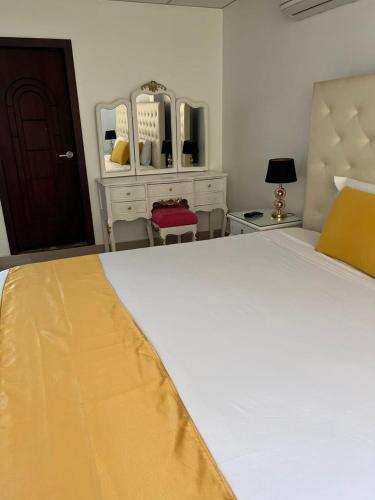 Royal Rooms - image 4