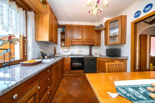Ciasa Marian 10 minutes from Cortina with free parking! in Borca di Cadore