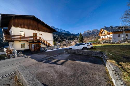 Ciasa Marian 10 minutes from Cortina with free parking! in Borca di Cadore