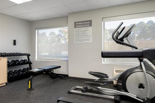 Comfort Suites Wilmington near Downtown - image 10