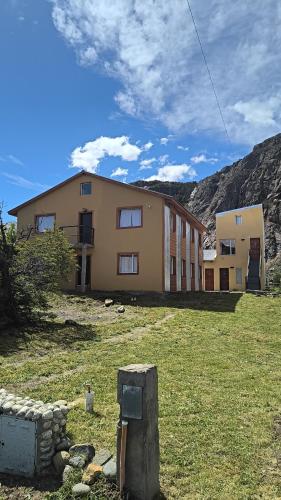 숙소 외관, Milenarios Hostel in 엘 찰텐