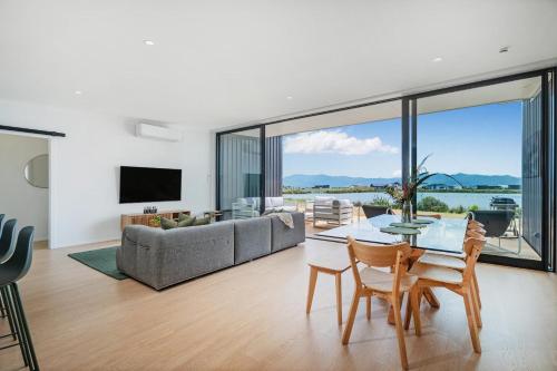Iekārtas, Lakeside Retreat Matarangi - Deluxe Home with Sleep-out in Matarangi