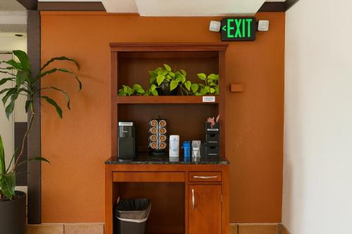 Granada Inn - image 20