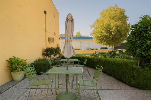 Granada Inn - image 25