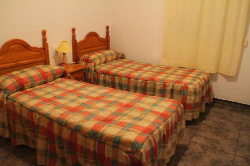2 twin beds