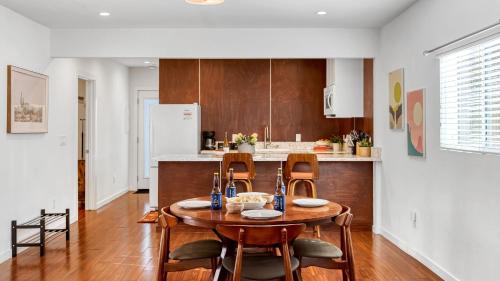 Southwest by AvantStay Heart of Hollywood Remodeled 1920s Bungalow in Los Angeles, USA