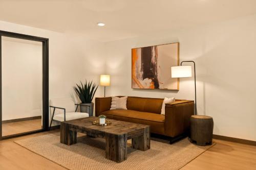 共用Lounge/電視區, LivAway Suites Syracuse in 紐約州東錫拉丘茲 (NY)
