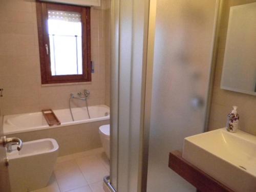 2 bedrooms, 3 beds