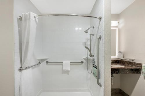 Best Western Airport Albuquerque InnSuites Hotel & Suites - image 4