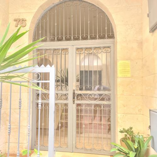 Private Room in Shared Apartment step by mosquee Hassan II in Sour Jdid