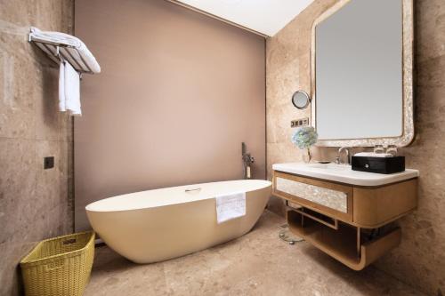 room detail thumbnail 2