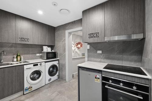 Konyha, Modern Single Room - Next to Central Station - Near CBD UTS USYD - Shared Bathroom in Központ