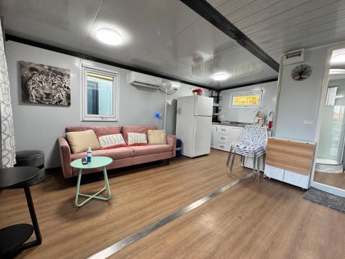 Cool Modern Container House in Valinda (CA)
