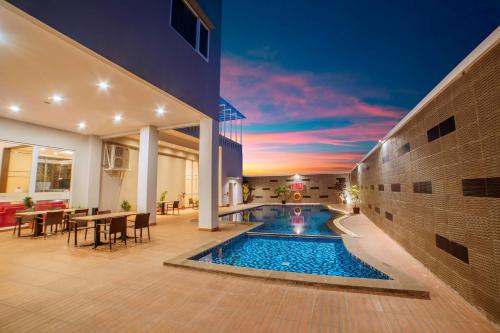 Úszómedence, favehotel Bitung in Bitung