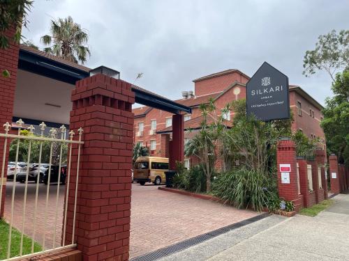 . Silkari Urban CKS Sydney Airport Hotel