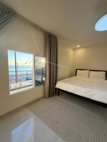 Wadi Shab View in طيوي