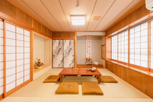 宮大工職人が手掛けた和の空間 広々とした敷地で大人数に最適