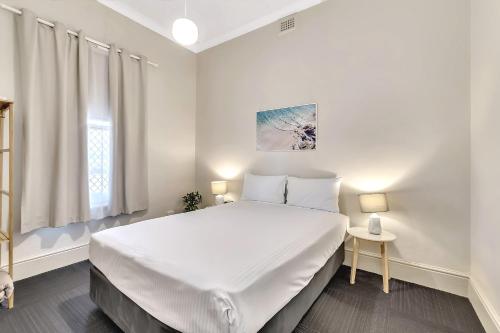 2 queen beds, 1 twin bed