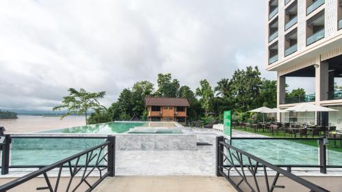 Balcony/terrace, Chiangkhong Teak Garden Riverfront Onsen in Chiang Khong (Chiang Rai)