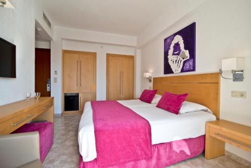 room detail thumbnail 2