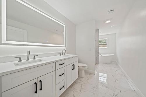 Soaking Tub Luxury 3-Bedroom TownHouse in 蘭多夫