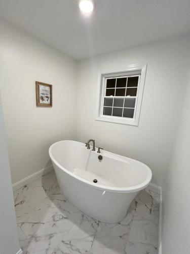 Soaking Tub Luxury 3-Bedroom TownHouse in 蘭多夫