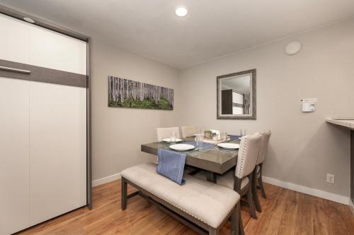 Great Location! Downtown WP with Hot Tub! Sleeps 6! in Winter Park, USA