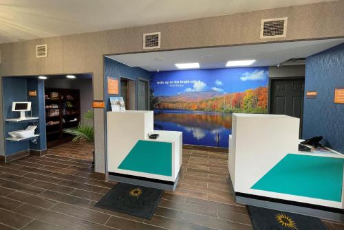 La Quinta Inn & Suites by Wyndham Fayetteville I-95 in Fayetteville, USA