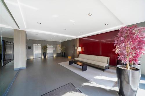 One bedroom apartment with balcony and concierge  station and shops 2min walk - image 14