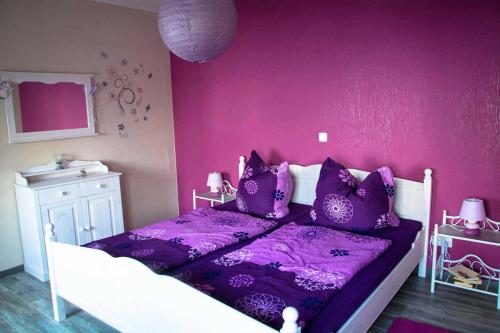 1 queen bed, 1 twin bed, 1 sofa bed