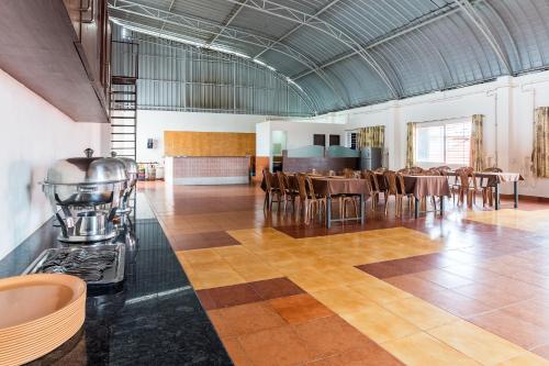 ห้องอาหาร, Treebo Pappilon Palace, PVS Circle in มังกาลอร์