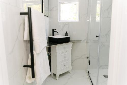 Vesper Luxury Apartment - image 4