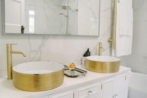 Vesper Luxury Apartment - image 8